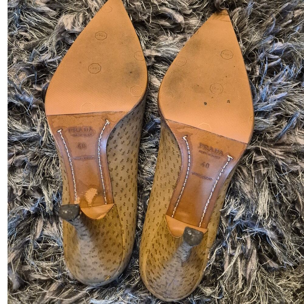 Prada Vintage Ostrich-Embossed Leather Pointed Toe Pumps w/ Rosette Bow – EU 40 - Picture 5 of 9